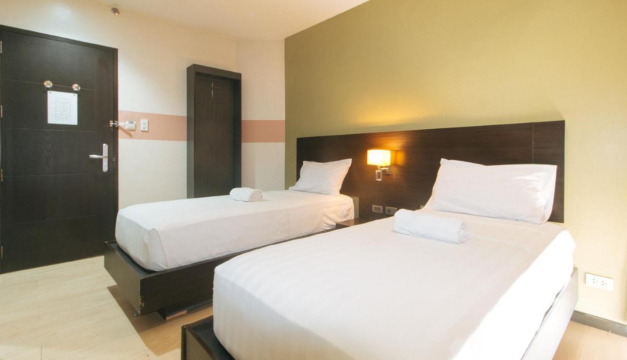 Lorenzzo Suites Hotel Makati City Exterior foto